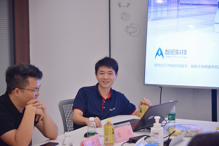 張總發言.jpg 張總發言.jpg